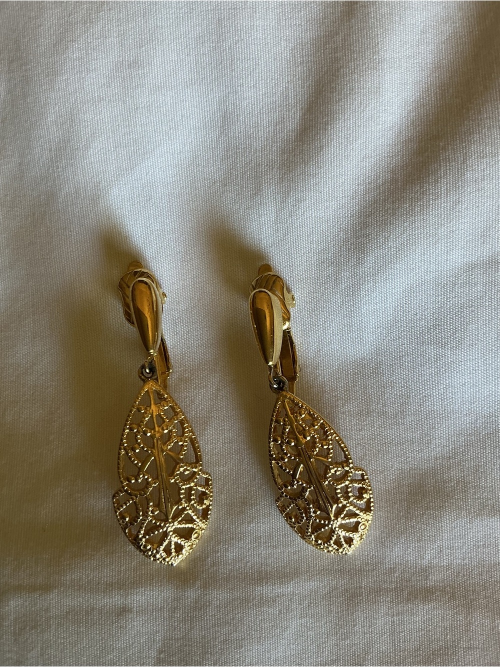 Trifari Gold Filigree Leaf Clip-On Earrings - Picture 4 of 4